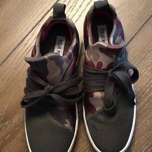 Steve Madden Camo Lancer Lace Up Sneakers size 6.5